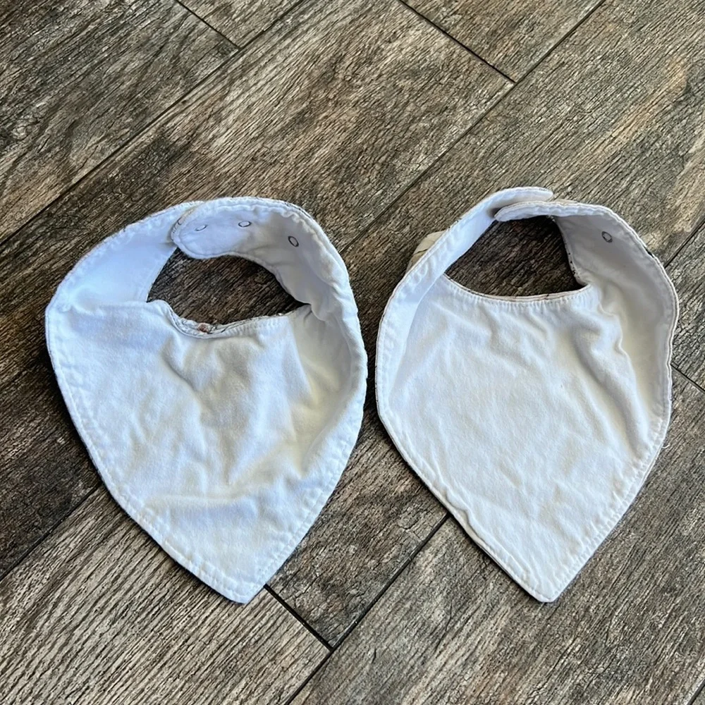 2 bundled drool bibs